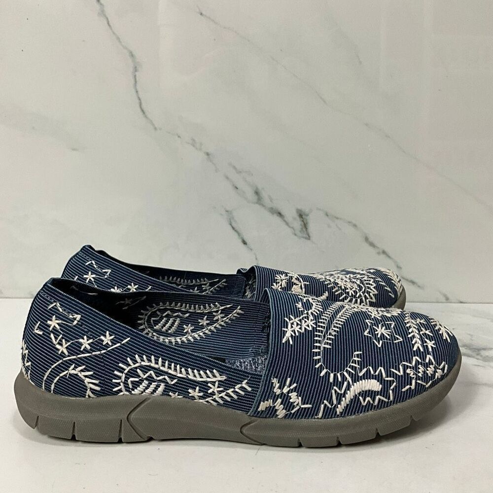 YUU Embroidered Slip on Shoes - Picture 2 of 6
